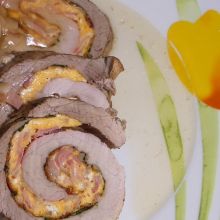 Gerollter Schweinebraten mit Bärlauch