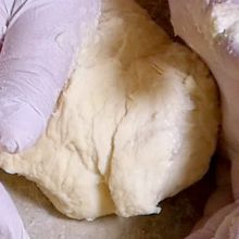 Strudelteig kneten