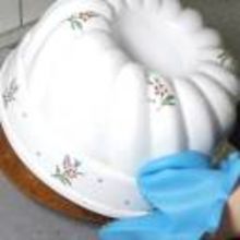 Gugelhupf aus der Form stürzen