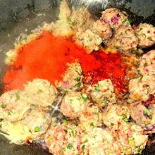 Gulasch paprizieren.