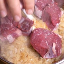 Gulaschfleisch anbraten