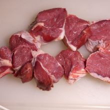 Gulaschfleisch schneiden