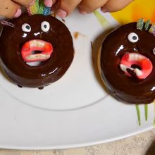 Halloween Donuts dekorieren