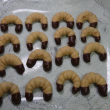 Haselnusskipferl mit Haselnusscremefüllung