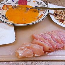 Hühnerfleisch schneiden