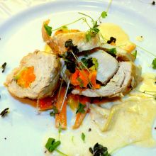 Involtini vom Huhn mit Senfsprossen und Gemüse