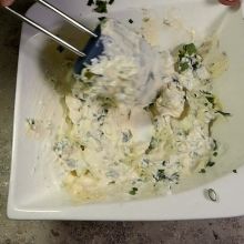 Joghurtdip verrühren