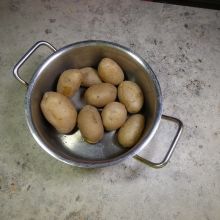 Kartoffeln waschen