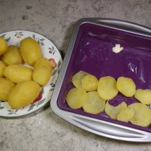 Kartoffelscheiben auflegen