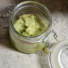 Knoblauchpesto aus frischem Knoblauch