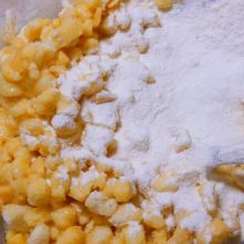 Semmelwürfel unterrühren