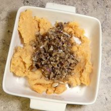 Pilz Linsen Masse vermischen