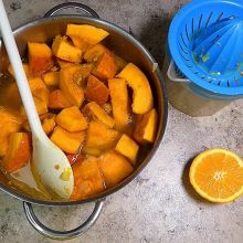 Mit Orangesaft ablöschen