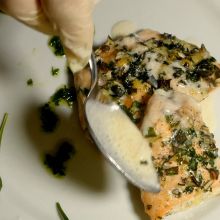 Lachsfilet mit Bärlauchkruste.