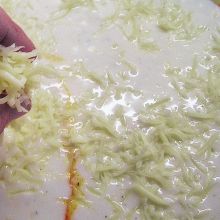 Mit Parmesan bestreuen