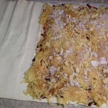 Mandelblättchen verteilen