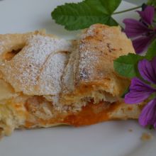 Marillen Topfenstrudel