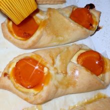 Mit Marmelade glasieren