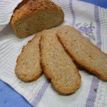 Dinkelvollkorn Weizen Mischbrot mit Sonnenblumenkernen