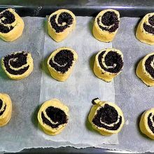 Mohnschnecken backen