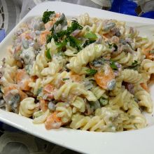 Nudelsalat mit Bohnen und Selchfleisch