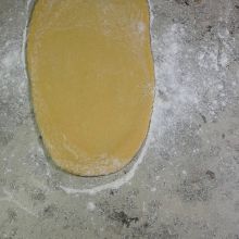 Nudelteig ausrollen
