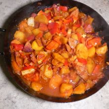 Wurstgulasch köcheln lassen