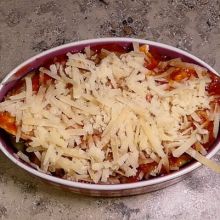 Mit Parmesan bestreuen