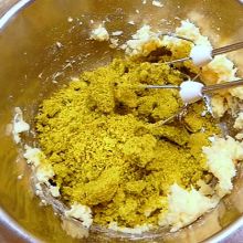 Pistaziencreme rühren