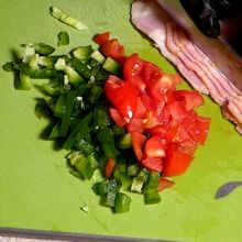 Pizzabelag schneiden