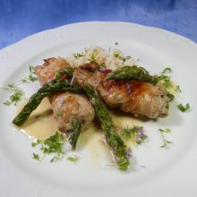 Schweinefilet im Speckmantel mit Spargel
