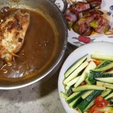 Putenschnitzel mit Feigen - Fetafüllung anrichten