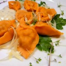 Ravioli mit Fleischfüllung in Gorgonzolasauce