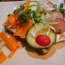 Vollkornbrot mit Gemüse