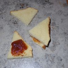 mit Marmelade bestreichen und zusammensetzen