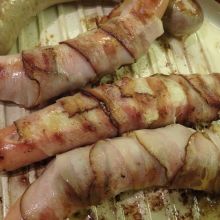 Würstel braten