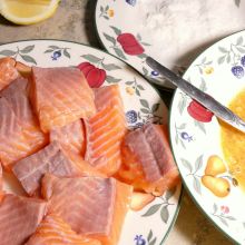 Fisch in Ei wenden