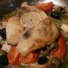 Heilbutt mit Zitrone und Oliven braten