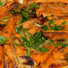 Süßkartoffelsticks mit Kräutern