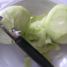 Kohlrabi schälen