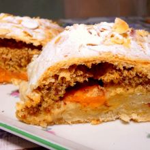 Aprikosenstrudel mit Mandeln