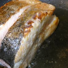 Lachssteak rundum anbraten