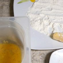 Spargel in Semmelbröseln panieren