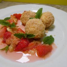 Topfenknödel mit Butterbröseln