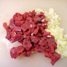 Rindfleisch klein schneiden