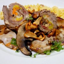 Rinderroulade auf Jäger Art mit Pilzen der Saison