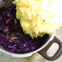 Äpfel zum Kraut geben