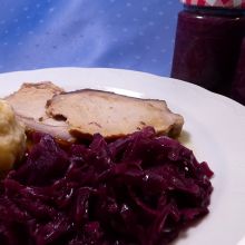 Frisches Rotkraut kochen und im Glas haltbar machen