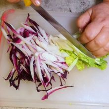 Salat schneiden