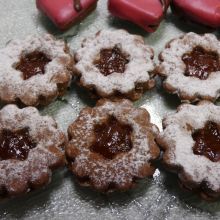 Schokoladen Spitzbuben - zarte Plätzchen selbst gebacken